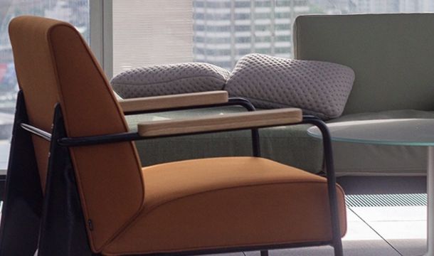 Oficina con sillones