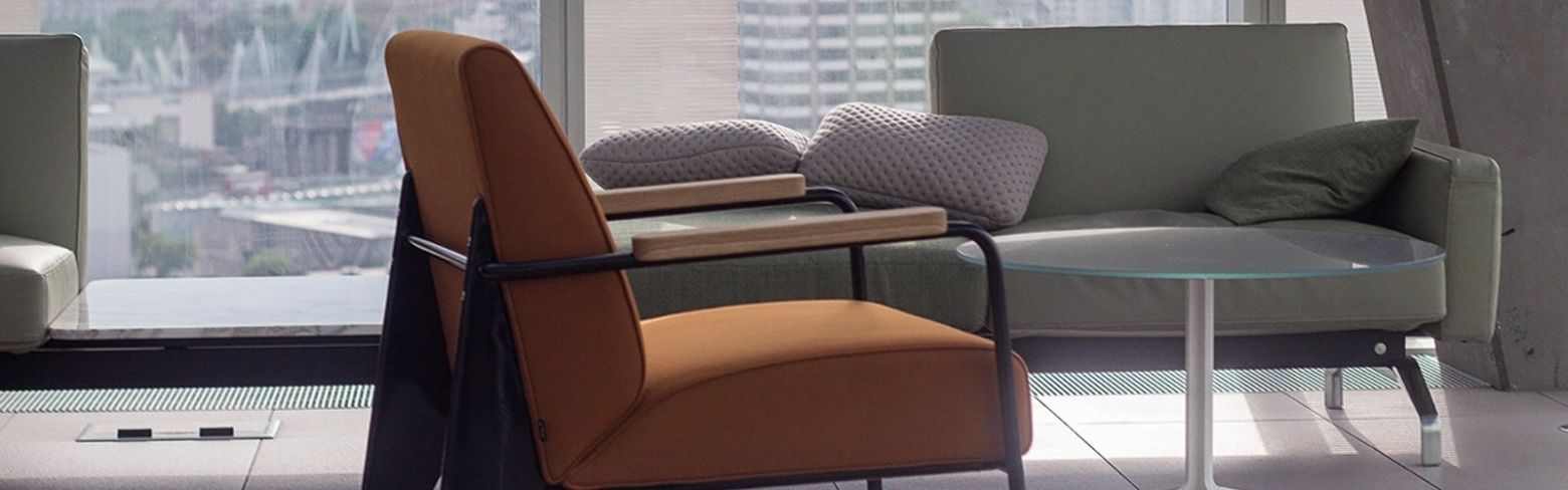 Oficina con sillones